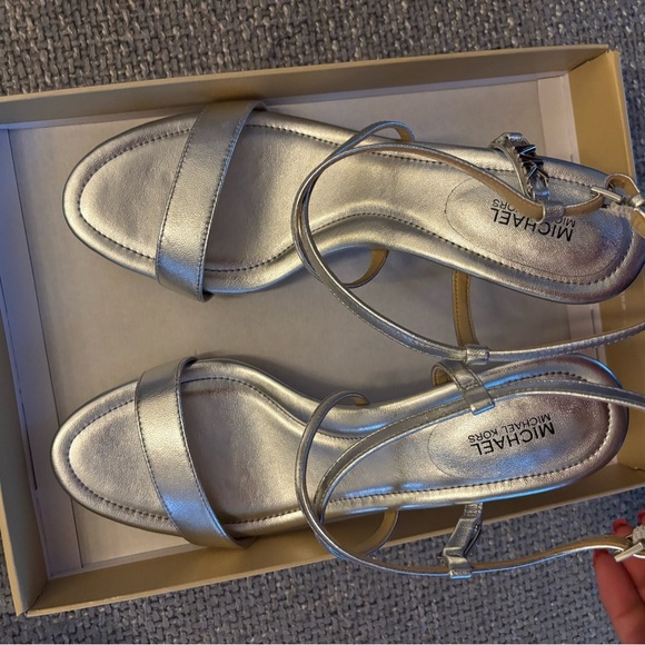 Michael Kors Metallic Silver Leather Sandals – Size 9 – Brand New - Picture 9 of 11